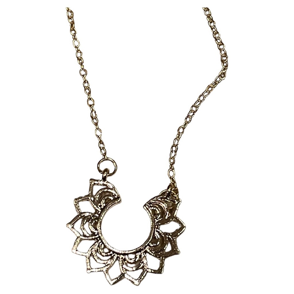 New Gorgeous!! Cz Flower Cnecklace In Yellow Gold Plating